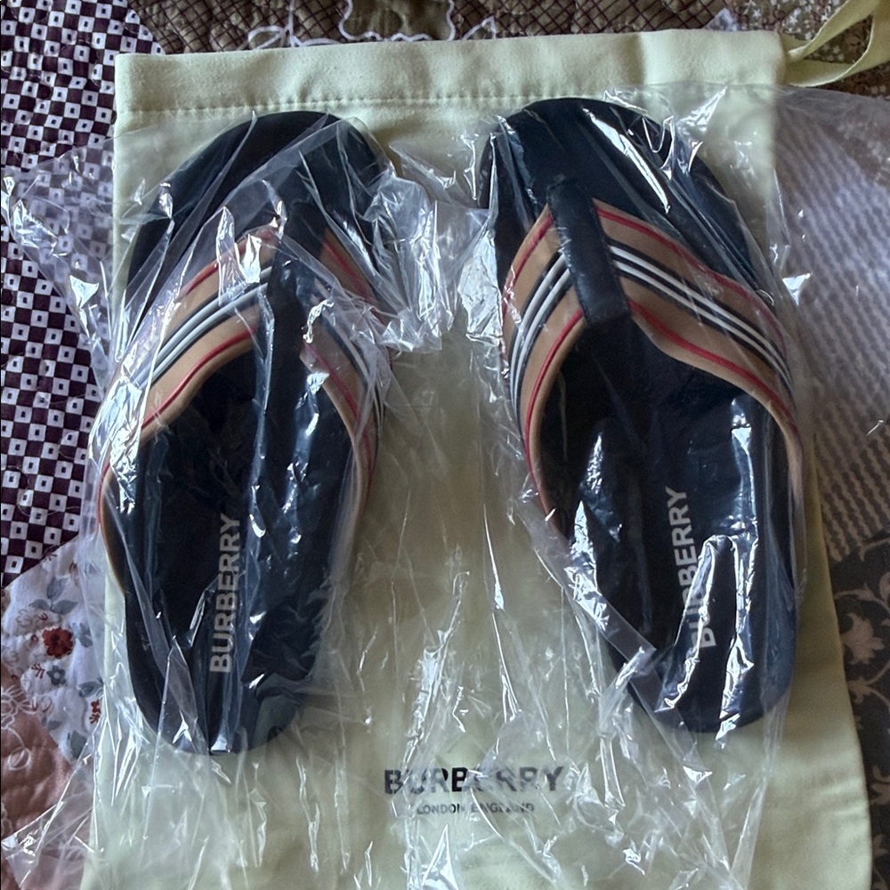Burberry Clintonville Thong Sandals NWT MENS SZ 41 3D Icon Stripe Sandals IN BOX - Picture 8 of 11